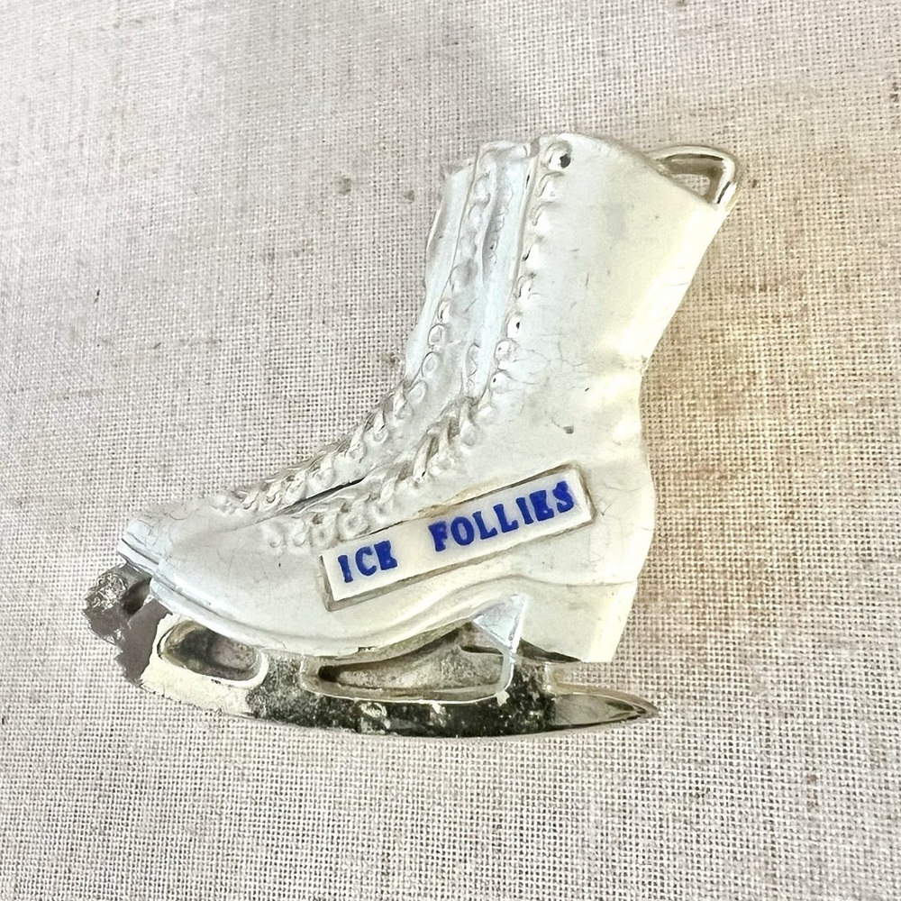 ICE FOLLIES 1940’s 40s Retro Vintage Ice Skates Skating White Pin C-Clasp Brooch